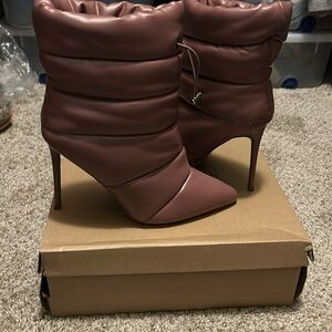 Size 9.5 Cloak Rose Steve Madden Bootie only worn once